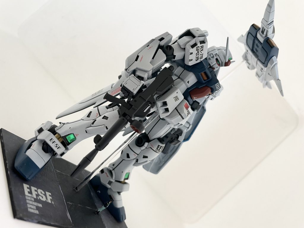 フィギュア置くとMSの巨大さが分かります。