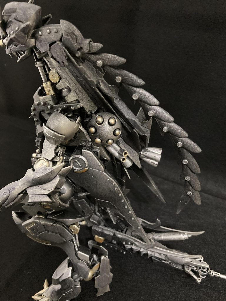 腕はHGの小さなサイズで退化した感そのままで、脚はMGバルバトスそのものですが元から恐竜感があります。