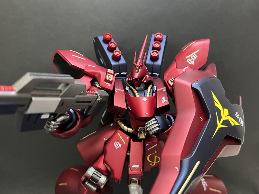 アクションポーズ。ファンネル射出をやりたくて、透明プラ棒(ソフト、2mm)を曲げて加工し射出シーンを再現してみました。