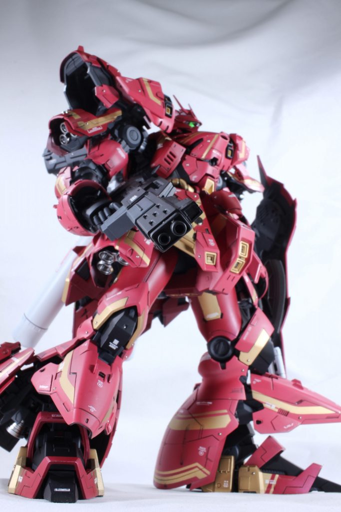 通常マステに加えて曲線マステを多用してスジボリと塗装を。