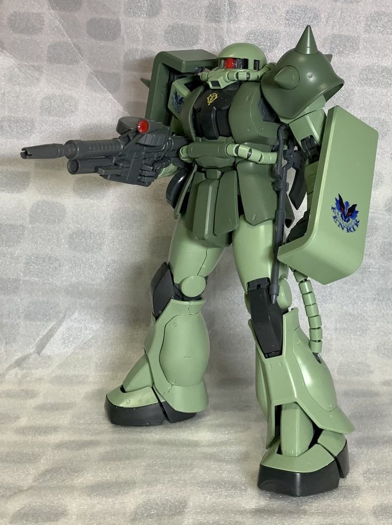 シャルロッテ・ヘープナー少尉機元々ドム2機に並べるつもりで用意してたやつで当初は素のJ型だった個人的に当時からJC型のシールドスパイクは馴染めないんだけど風味付けには良いかと10機編成が見えて来た所で急遽MSスパイクで再現ついでにカラーも雰囲気で