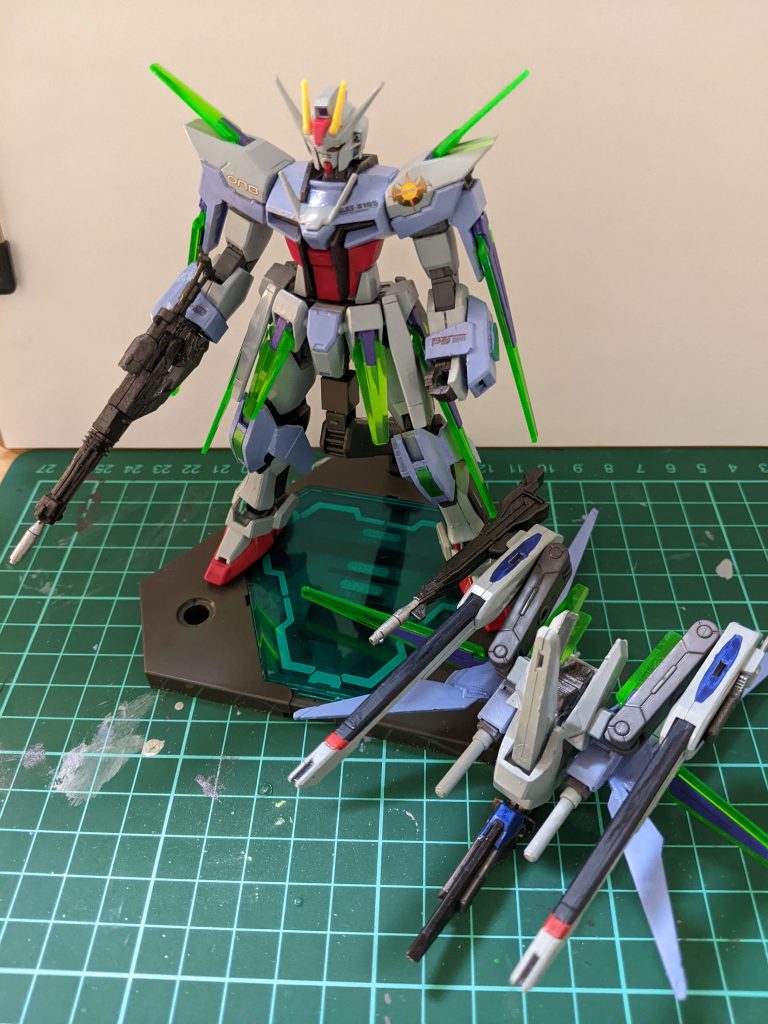 〈武装一覧〉イーゲルシュテルン×2、ビームシールド発生装置×2、改良型ドラグーンC×14、72D5式ビームライフル「ヒャクライ改」、ビームスナイパーライフル換装パーツ、アーマーシュナイダー×1、ビームサーベル×2、バラエーナプラズマ収束ビーム砲×2、レゼルストライカー×1