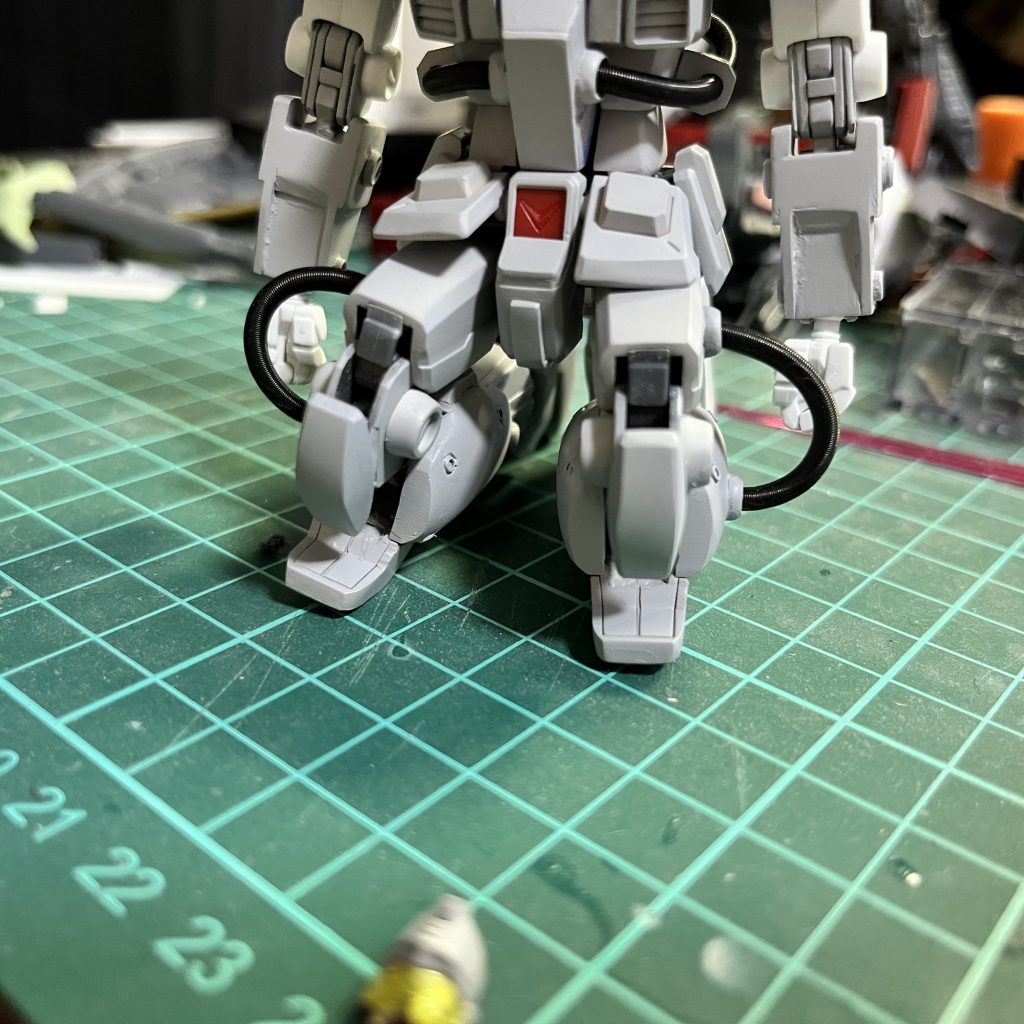 膝関節にジャンクで残ってたザクの膝アーマーがあったので原作のようにガンダムの装甲の内側にザクの素体があるようにしました😄