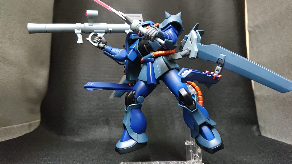 “ストライクノワール”のウイングをサイドスカートに接続しシルエットに変化が出るようにしてみました