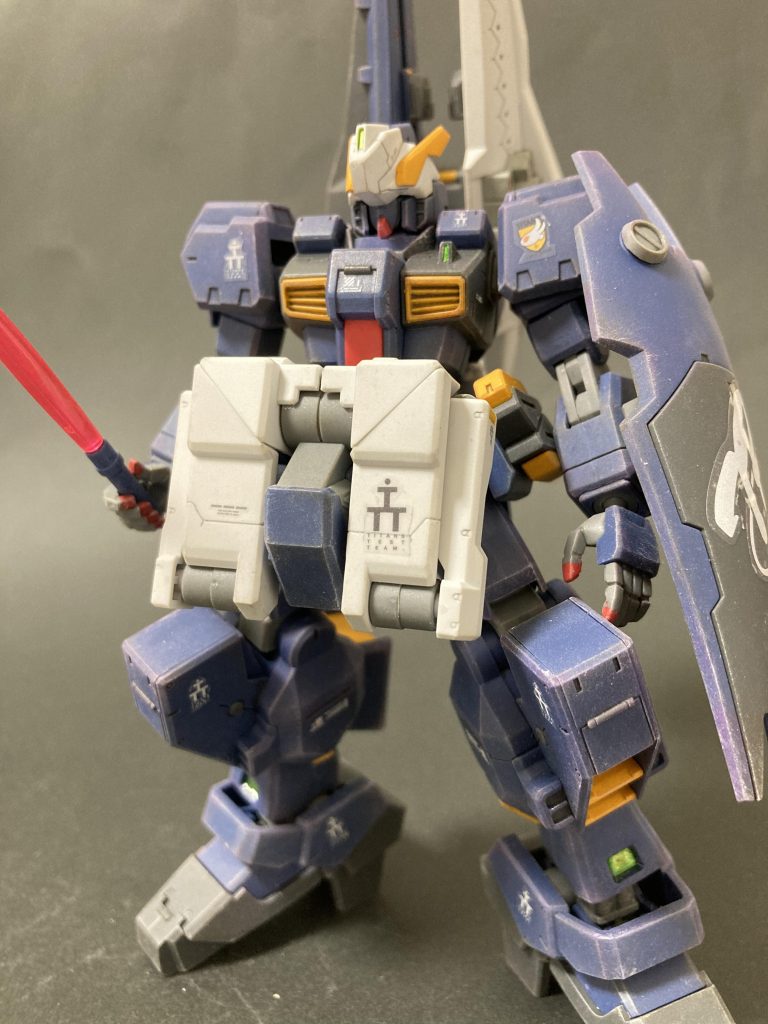 ディテールは細かいですが流石に成形色での色分けは再現されておらず、プルプルしながら塗り分けることになります。