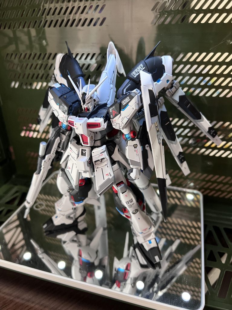 Hi-νガンダム typeR アムロ機–6枚目/制作者：真樹京介