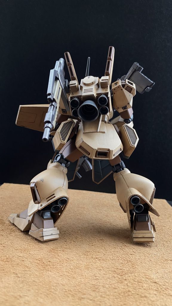 ホバー機動が可能となっている。使用されている武装が全て実弾なのは、ビーム兵装に回す出力を、ホバーシステムに回す為。本機は、陸戦型と銘打っているものの、あくまで機体の調整により陸上機となっているだけであり、調整と一部パーツの取り外しのみで、空間戦闘が可能である。