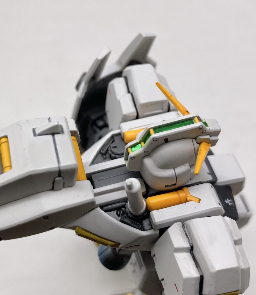 のっぺりしてたビームサーベル周辺をでっち上げ。