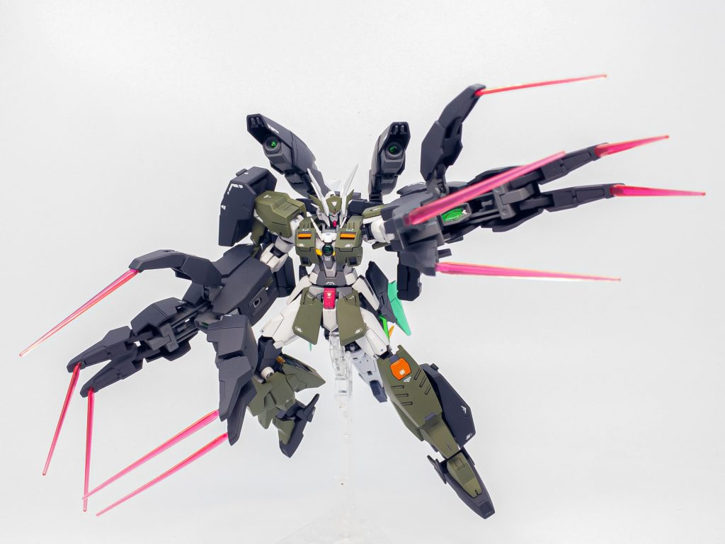 GNビッグキャノンは両腕にも装備可能。