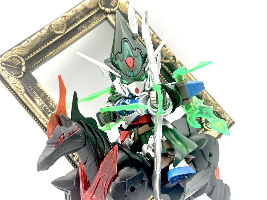 なんとなくセリアで買った写真立てを背景に。