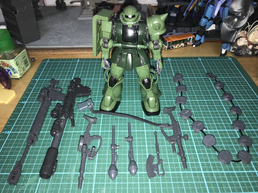 武装。このキットに付属していたものに加えてチェーンマインやパンツァーファウスト、システムウェポンのバズーカを持たせていこうと思います。