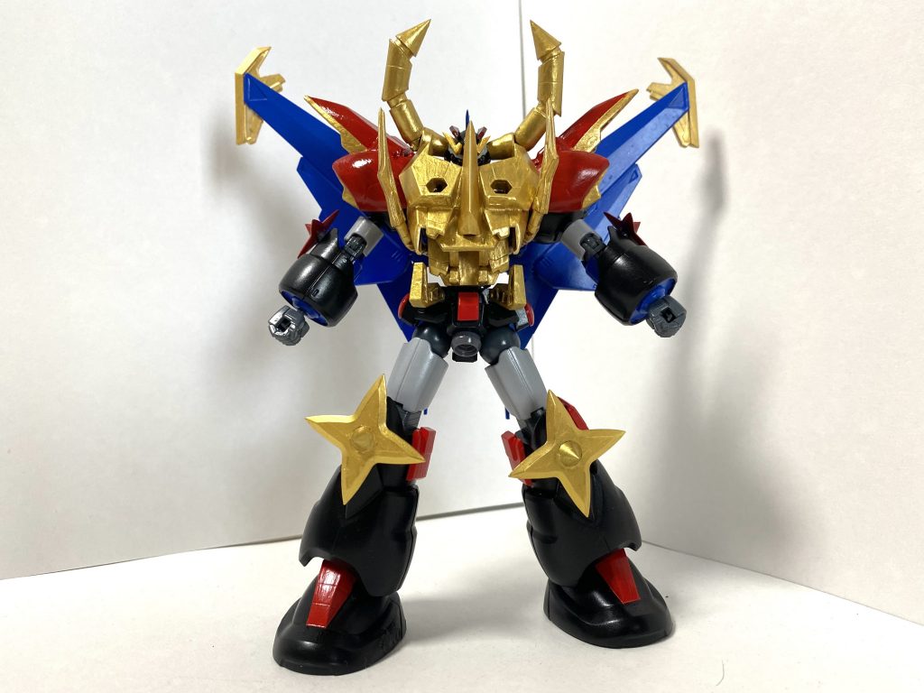  胸部は中央に一本角追加して違う感じにしましたGウィングは展開可能(ボールジョイント仕込んでいるので翼の表情をつけることも出来ます)