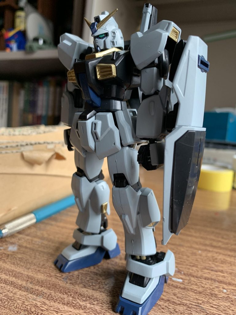 大体の色乗っけたとこ。この後ヘイズル改を参考にして胸の中央部と腹部上段もライトグレーに塗り直しました。トップコートとパステルシャドウをかけて完成としました。