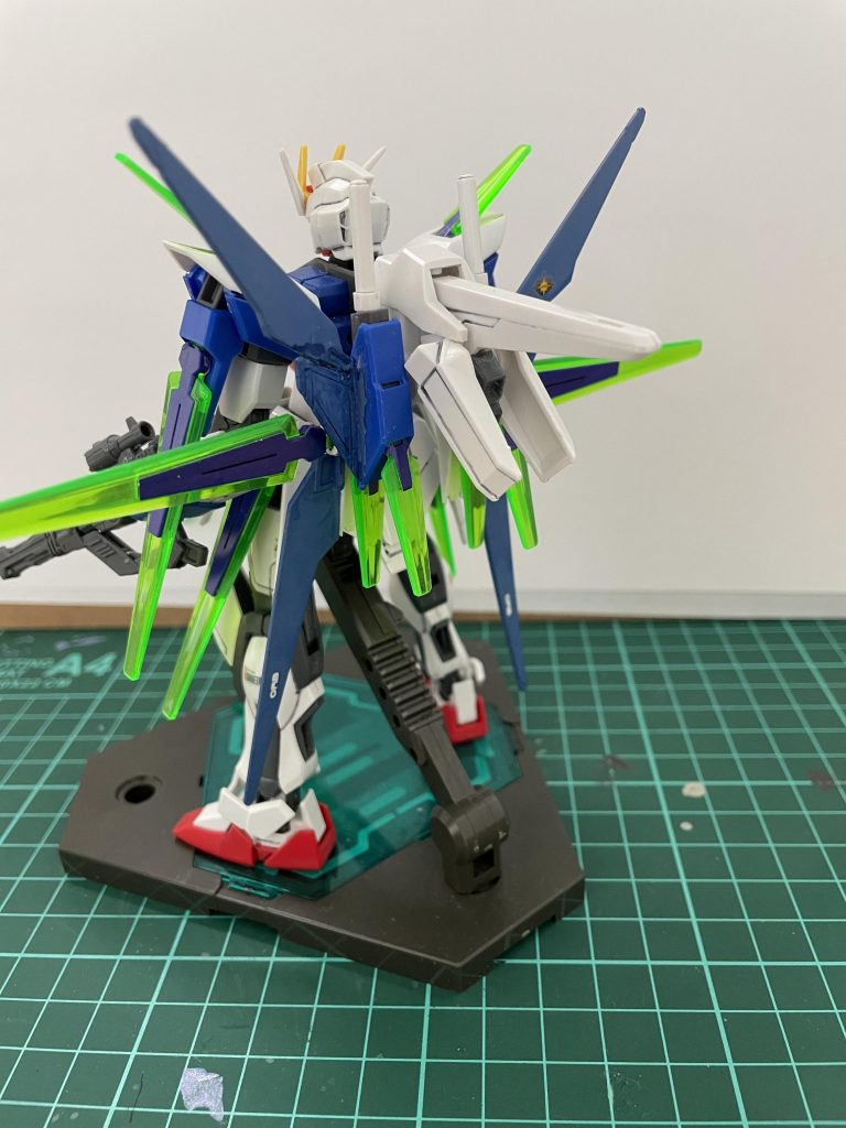 そこで着手したのがレゼルストライカーですが、火力を追加したくてバラエーナを装備して最終着地しました。