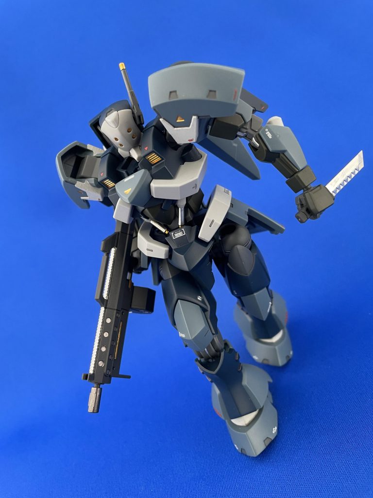 今回は表面処理の練習をテーマに制作部分塗装で一部カラーリングは変更しましたが、筋彫りなどは避け、素体の良さを活かせるよう気をつけました。