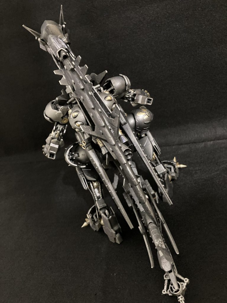 背中から尾にかけてバルバトスのメイスで背びれを表現してみました^ ^