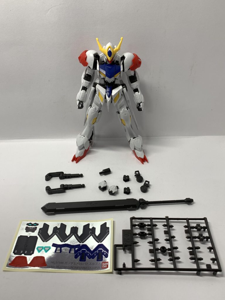 付属品と余剰パーツ類。色分けもよく低価格なので遊びやすいキットだと思います。別売りのオプションセット等を購入できればより遊べますがなかなか手に入らないですね……