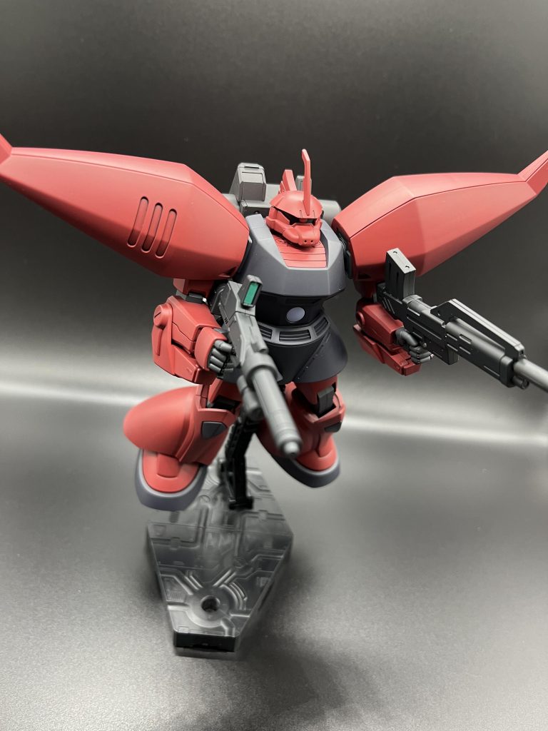 ジャンク化していたユニコーンver.のビームマシンガンも塗装して持たせてみましたレッドカラーでもなかなか良いですな