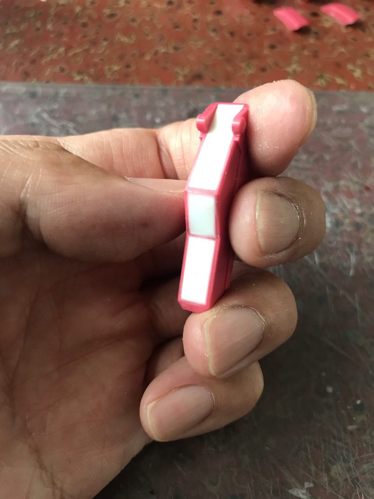 今回も表面処理がメインですが、腰の大型スラスターがかなり骨でした。 