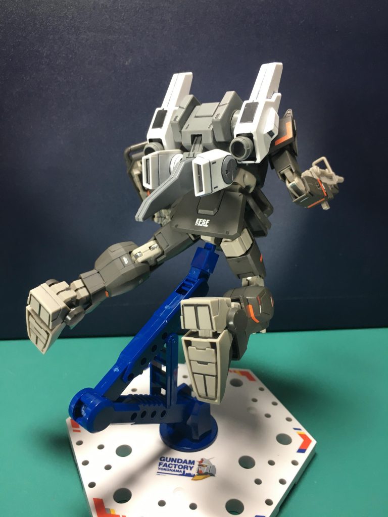 新版の陸ガンがベースなので、かつて製作したEz-ARMSなど汎用2軸バックパックとの換装もできます。