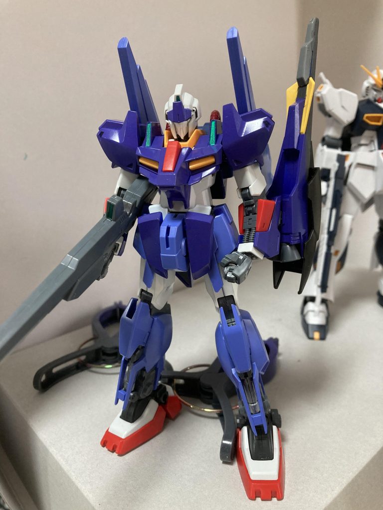 上半身を塗り終わったところでスプレーの残量が無くなり、泣く泣く再購入することに…笑結果前よりパープルの残量が増えましたまた地味に太もももホワイトで着色しています