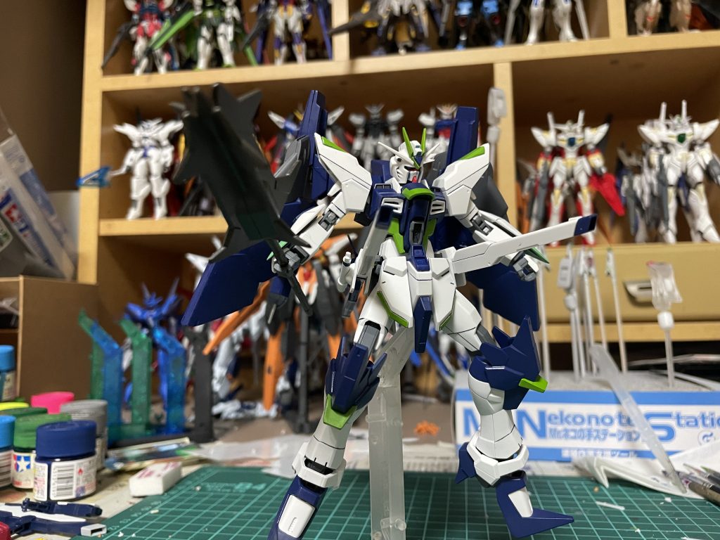 射撃兵装は腹のビーム砲と腰のレールガンのみ！