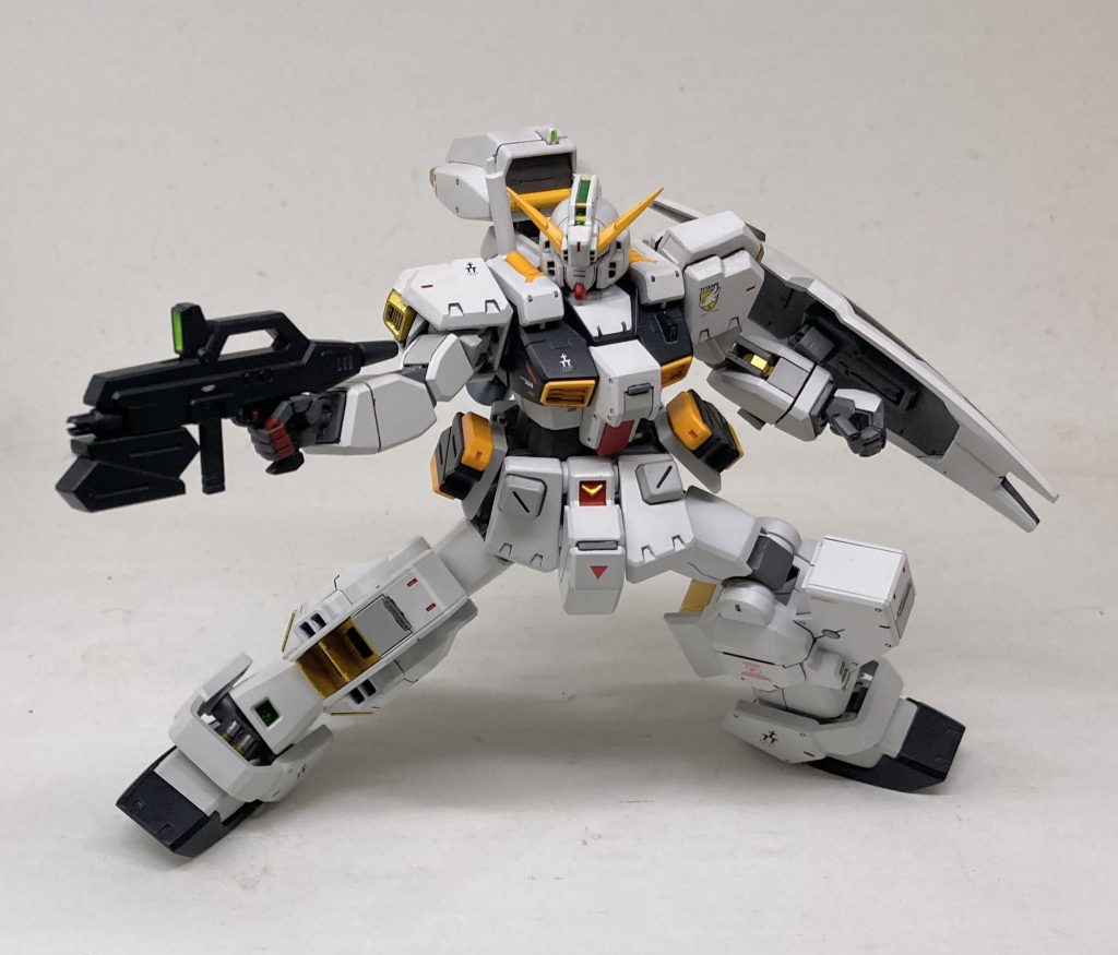 股間、足首関節を改造して可動域を広げました。