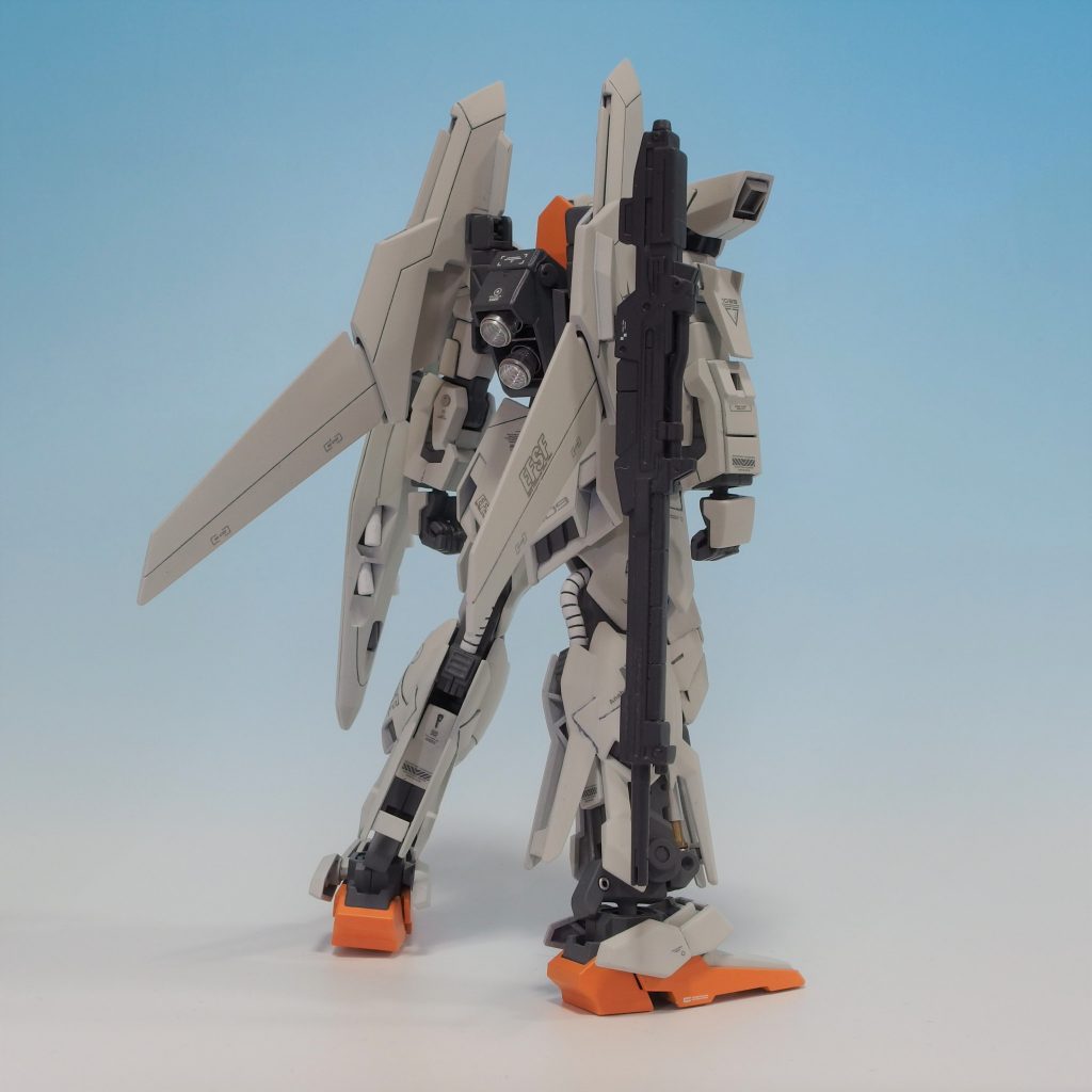 バインダーのアームは可動するものに置き換え、角度をつけられるように。