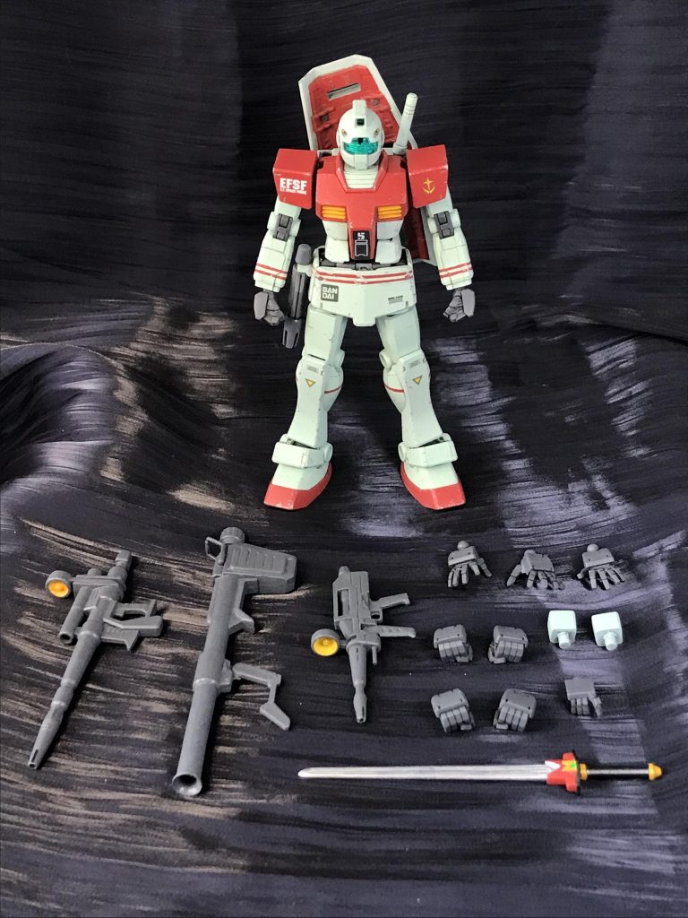 付属品シールドビームサーベルビームスプレーガンガンキャノンのビームライフルハイパーバズーカガンダムのビームライフル右平手&左平手2種武器持ち手左右角度付き武器持ち手左右銃持ち手右マーズフラッシュ(ボーナスパーツ)とりあえずGMが使えそうなものをジャンク箱からかき集めました。