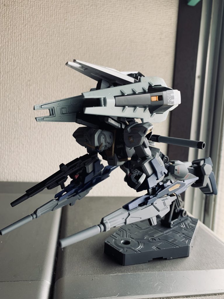 T3部隊といえばという事でシールドブースター3枚借りてきて高機動形態へ。なんかもうこういうMAいそう。