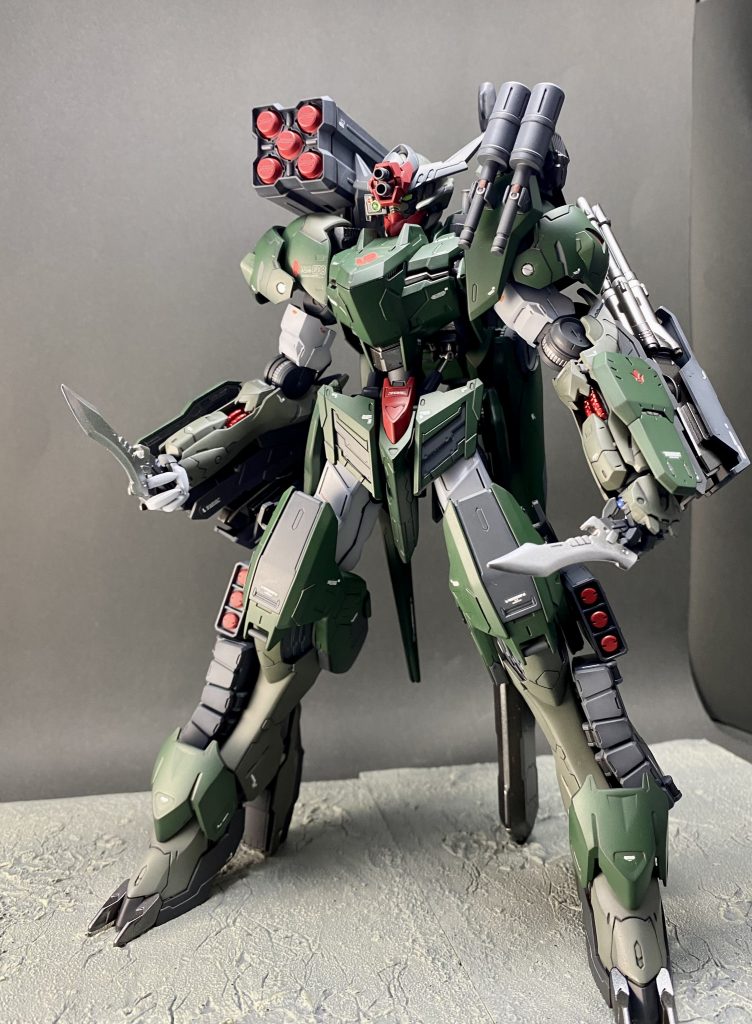 太ももにマウントしていたナイフを装備