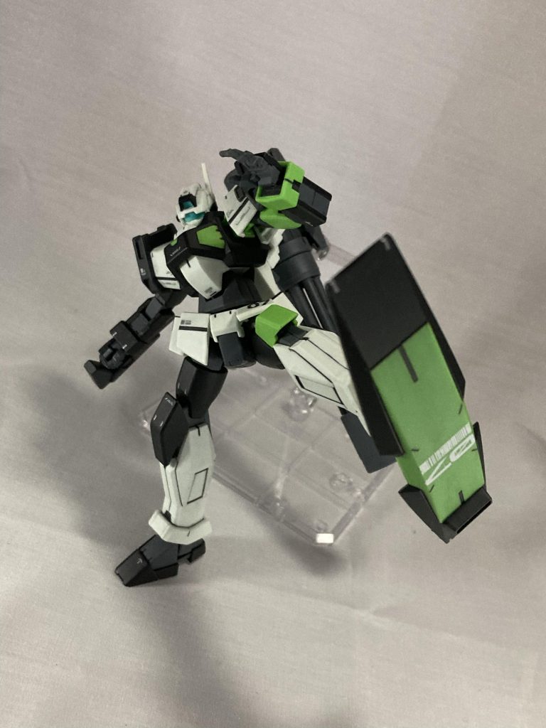 ボードキック、シールドボードを足の裏に接続することでツルハシのように突き刺さるキックになる