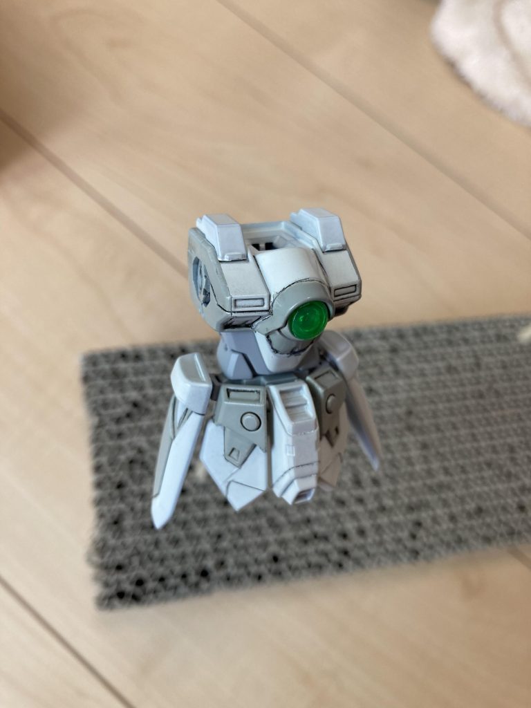 塗装開始クレオス　Mr.カラースプレー　グランプリホワイト　タミヤ　エアーモデルスプレー AS-16 ライトグレイ基本はこの二色で塗装しました。真っ白よりは少し霞んだ白が好みだったので、使ってみました。割といい感じになったと思います。