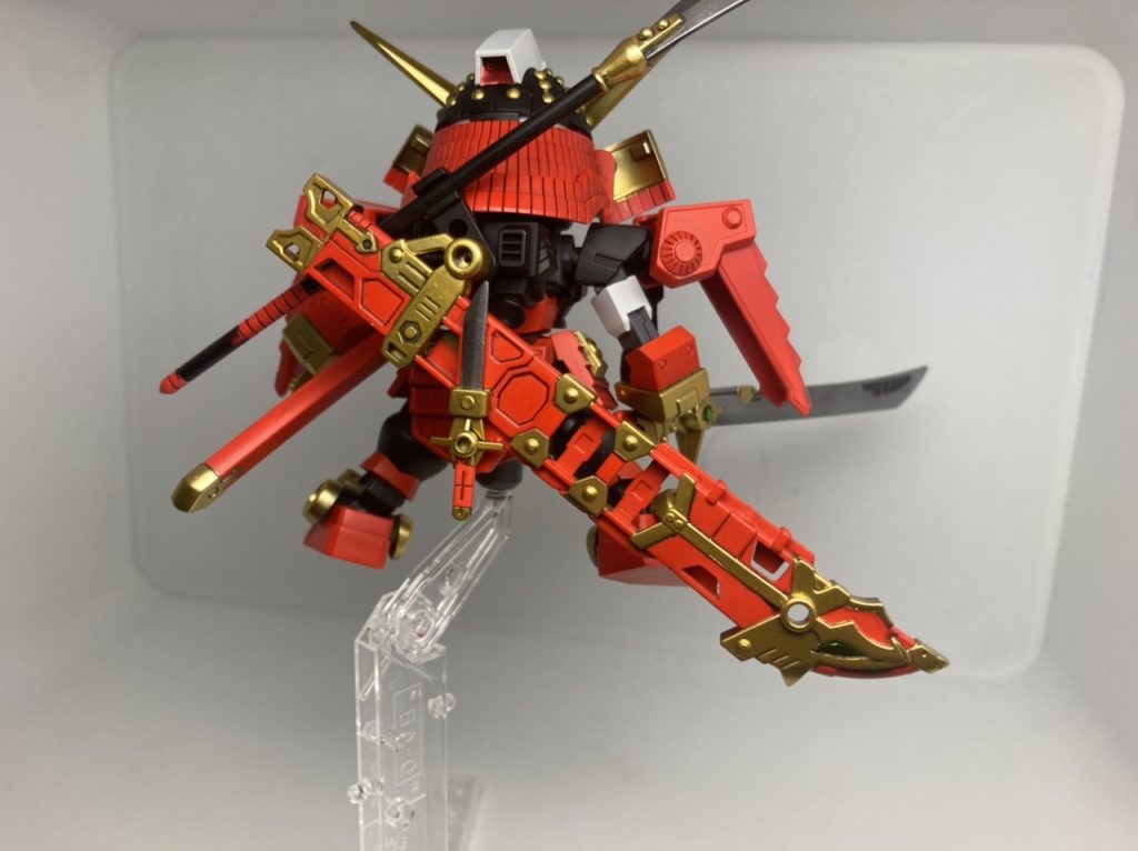 背面。武化舞可の號刀の鞘の龍の瞳にもレジン仕様。