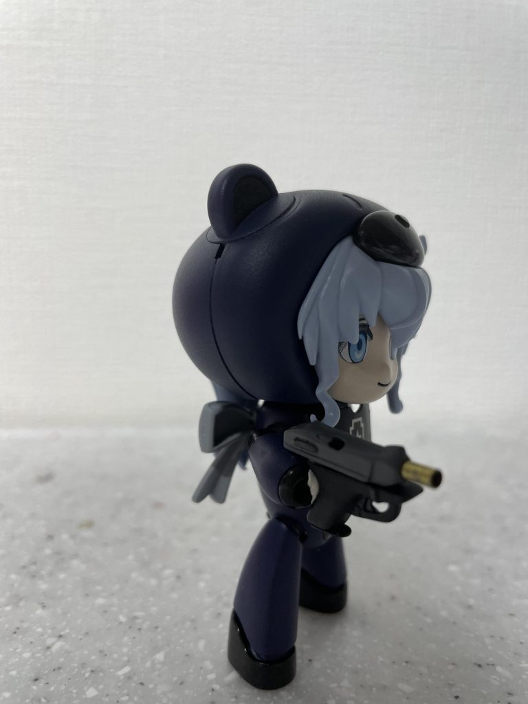 マチルダのスライド後退時。エキストラクターの再現とエジェクションポートを開口しているのでチャンバー内が少し見えます。