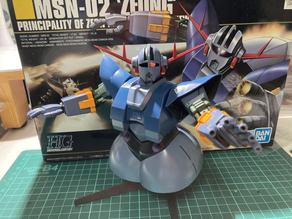 「俺のガンプラ」というテーマでしたので、身の程知らずにも5周年コン応募します。全作品を通して1/144サイズのキットを筆塗り全塗装を基本姿勢としています。カラーリングも説明書準拠です。多少色合いを暗くしたり濃くしたり程度の調整はしますが、カラーリングを大きく変更するような塗装は今のところしていません。「筆で塗装する」という行為が楽しいのと、２度塗り３度塗りと重ねていくうちに綺麗に仕上がっていく過程が好きです。ですので、成形色で仕上げても仕上がりに大差が無かったとしても塗装しています。塗装することによって説明書の完成見本と若干色味が変わったら、それが自分の色だと思っています。仕事や家庭の合間に組立や塗装の工程を考える事、手先を使用して意識を集中して作成する事、頭の体操にピッタリだと思います。ガンプラは子供の遊びであり、子供心に帰れる遊びであると思います。あとは、GUNSTAに投稿する事によって、自分の考えや思ったことを言語化するという行為も実は仕事や私生活の色んな場面で秘かに役立つ訓練になっているんじゃないかな～なんて思っています。という事で、ジオングからは脱線しましたが最後に長々と失礼しました。お付き合い頂いた方はありがとうございます。