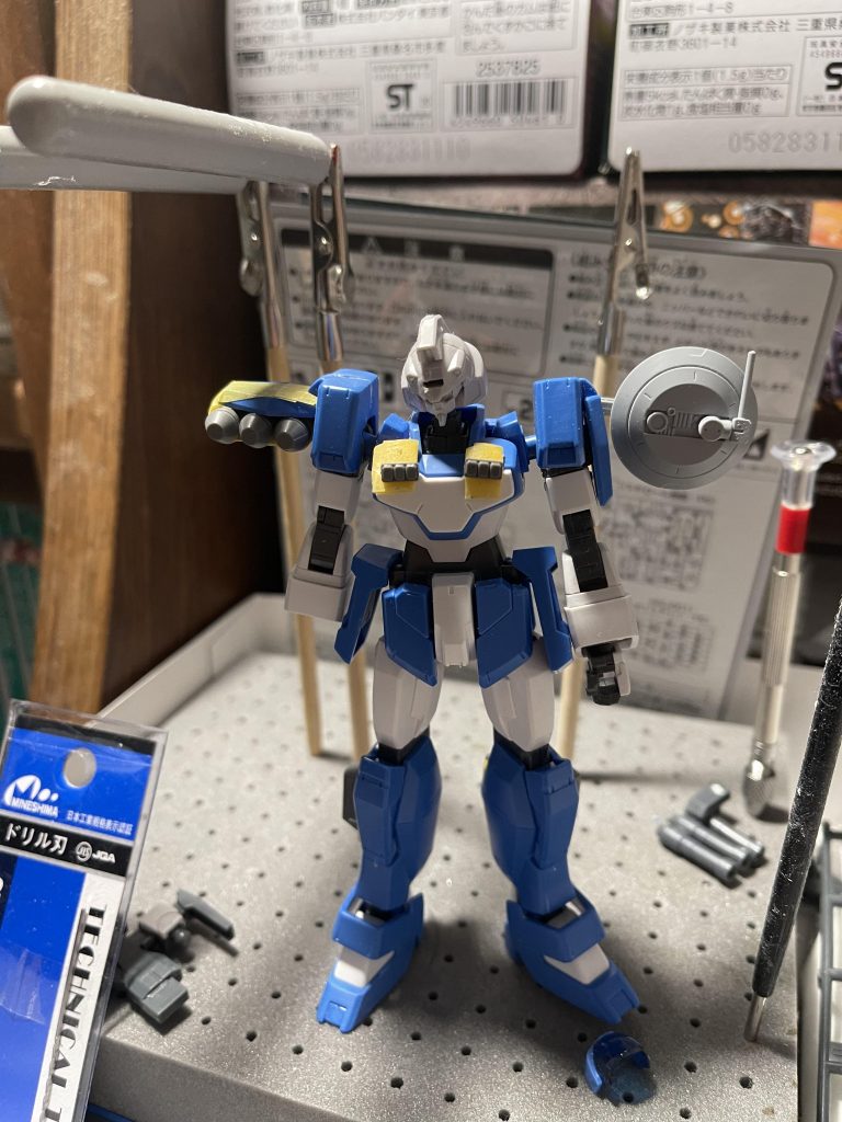 少しずつ自分の納得を探してたらアデルの顔が崩壊したので、別パーツをミキシングしました!