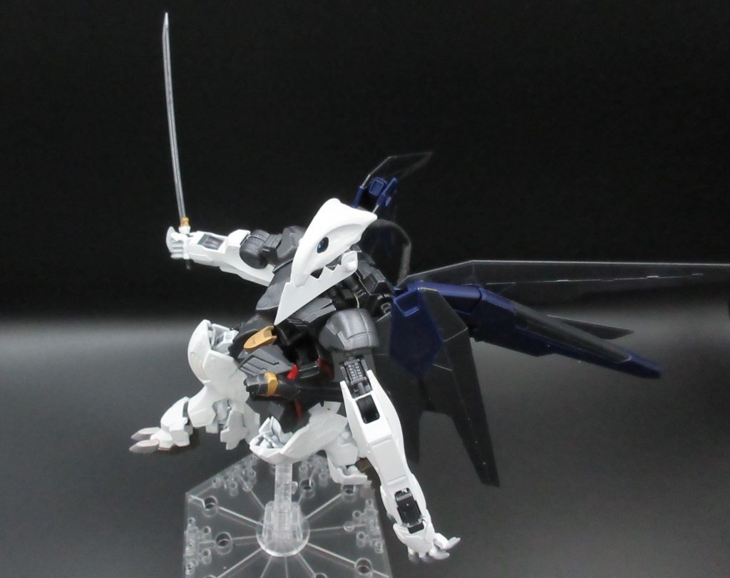 ゲームの『タナトス』同様、装備は 日本刀のみ としております。