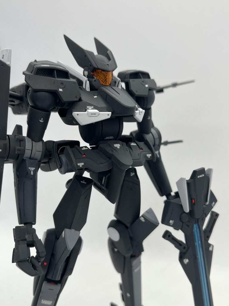 右握り手を若干改造。設定画の独特な握り手を再現したかったんですがなんか微妙な感じに…