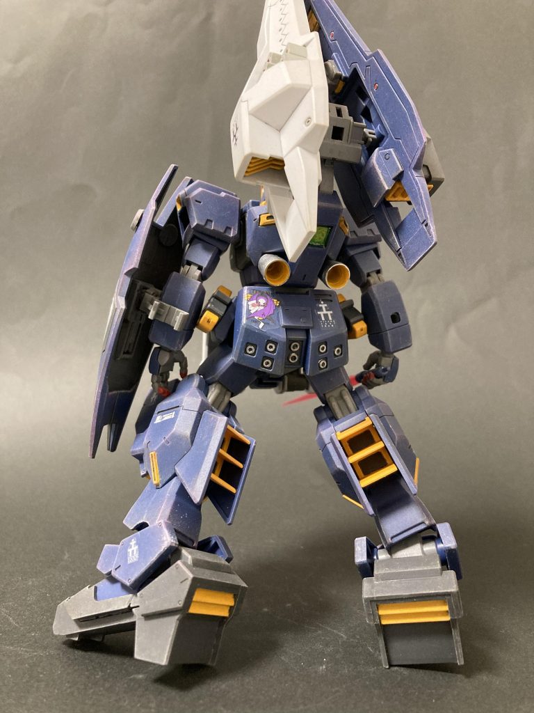 ですが、塗り分けるだけでぐっとしまるので、筆塗り推奨です。