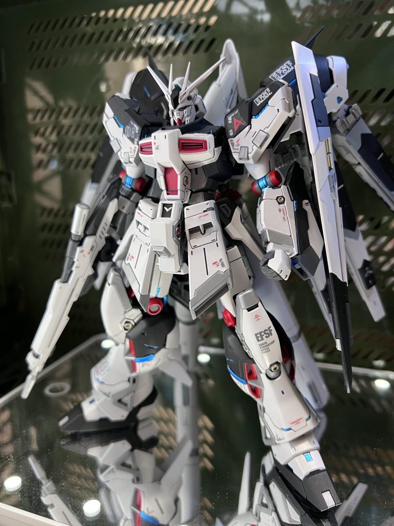 各所にチラチラ見られる青メタはサイコフレーム搭載してますの妄想であります✨