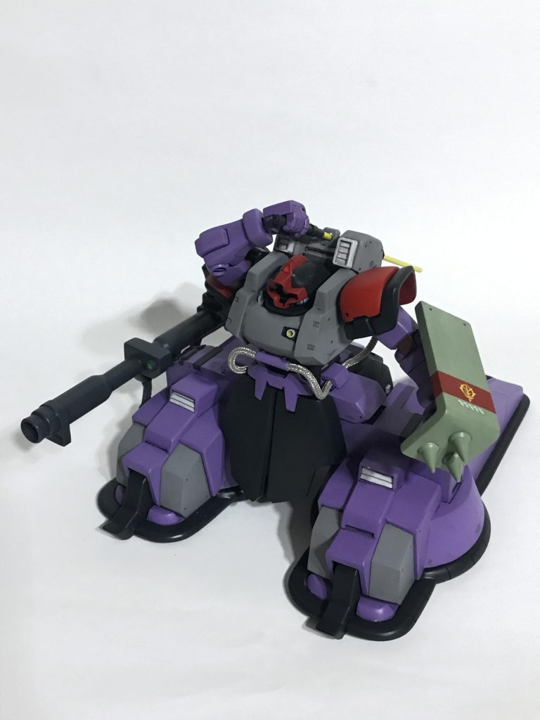 古めのキットながら腕の可動範囲が広いですサーベルを掴めます