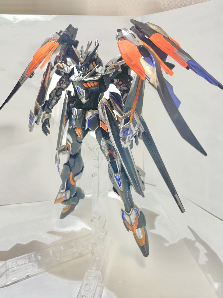 機体名 ガンダムレギルスディテクターガンダムAGEに登場するガンダムレギルスをベースにカスタムされた機体。バランス型だった原型機に比べて装備の追加や機動力の向上により近〜中距離攻撃に特化した性能に仕上がった。
