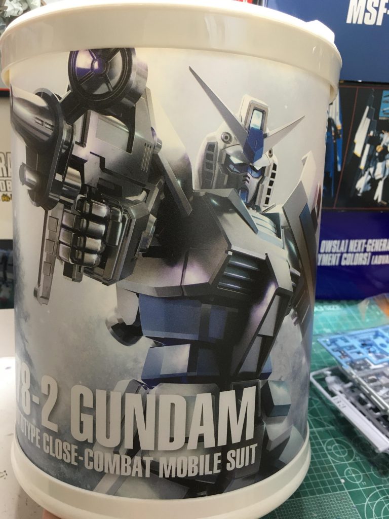 ラウンドBOXは中に小さなライトを点灯したまま入れて蓋をすると行燈みたいになって綺麗です。