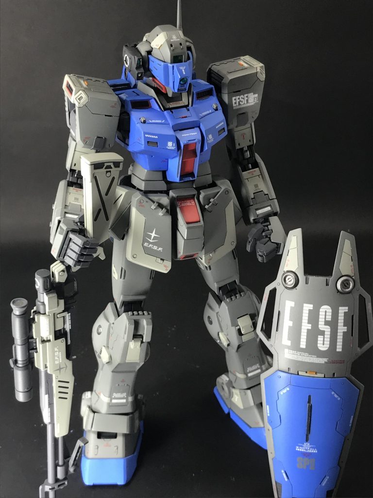 ライフルは凹凸が多くてマスキングが面倒だったのでエアブラシでエナメル吹いて拭き取る形をとりました。