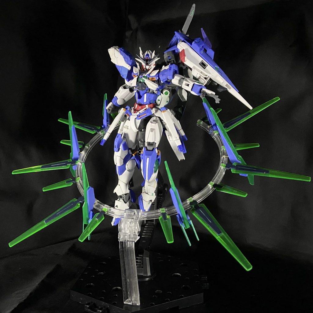 GNソードビット、GN Cビットクアンタのものに加えて、FXのCファンネルも追加し、合計20機のビットを操る。