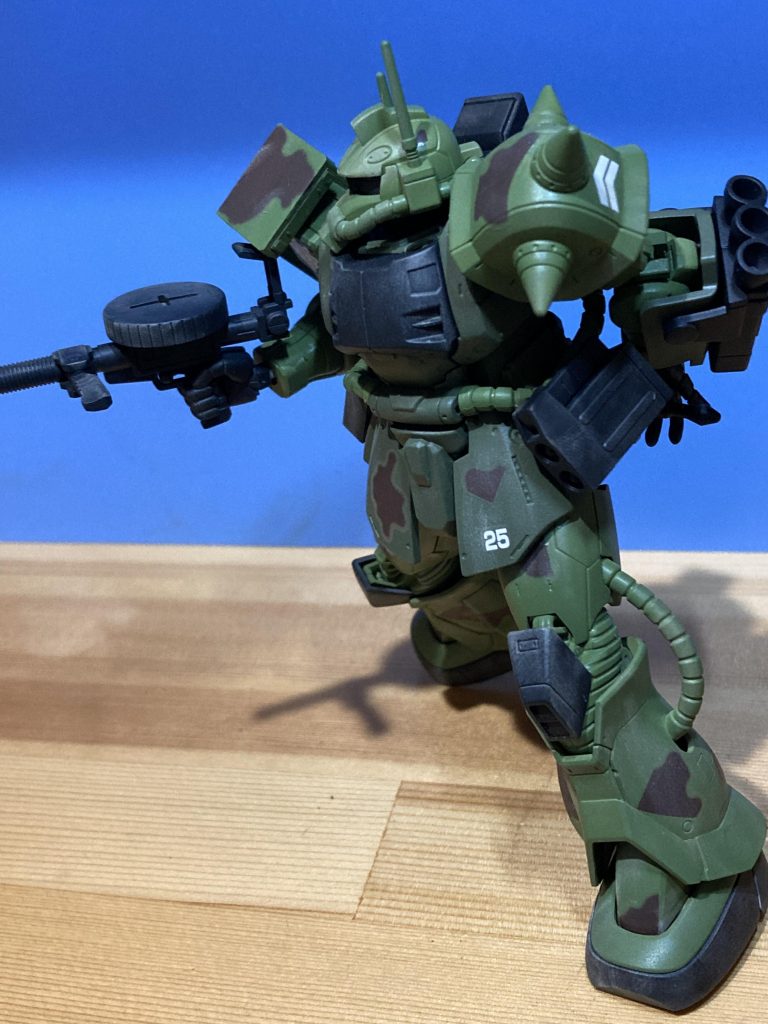 ビックトレー発見！牽制しつつ取り付くためヒートホークに手を回してる所でしょうか？