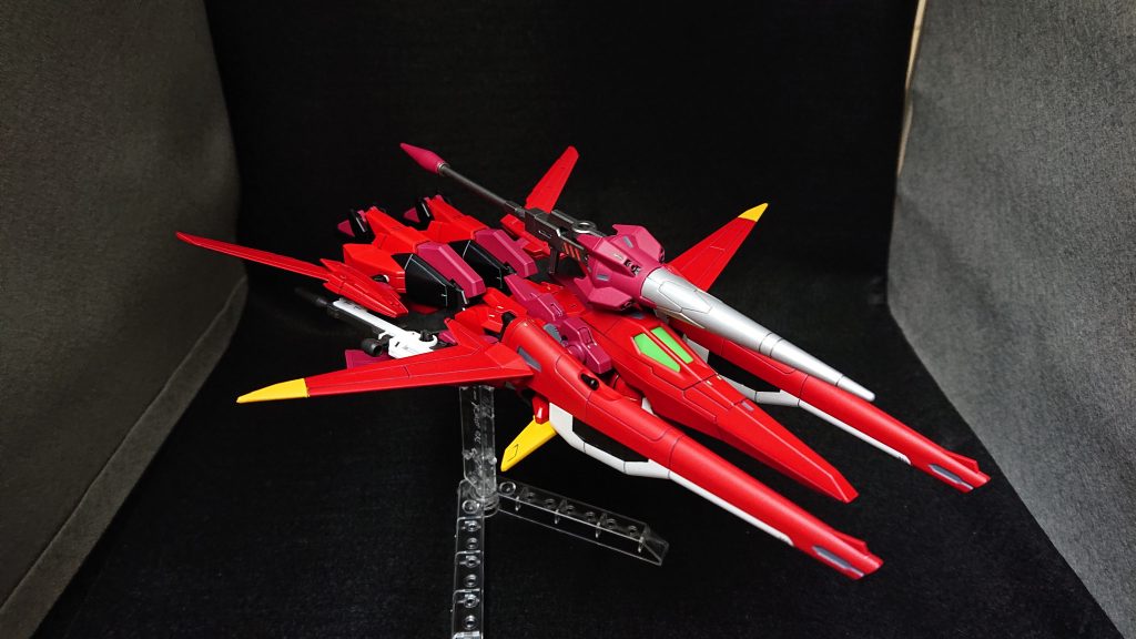 なるべくセイバーらしくしたかったので色や形はセイバーに寄せたつもりです今回の一押しポイントは、差し替えパーツなしの完全変形ですでは、最後までご覧いただきありがとうございました