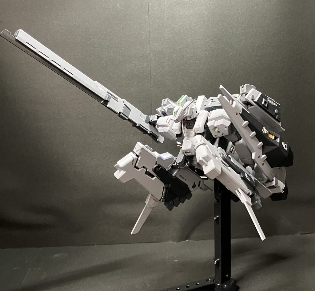 変形その2。今回の目玉。単体でデンドロビウム風に変形可能です。このためにロングライフルをつけたと言っても過言ではないです。