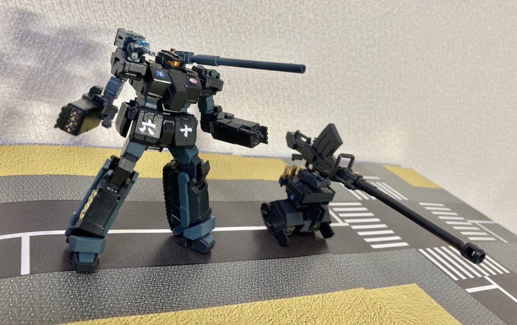 後部ブロックは分離して自走砲として運用可能となり戦術の幅を拡げられる。分離の際は本体側は後輪がなくなる為、戦車モードからＭＳモードへ変形が必要になる。